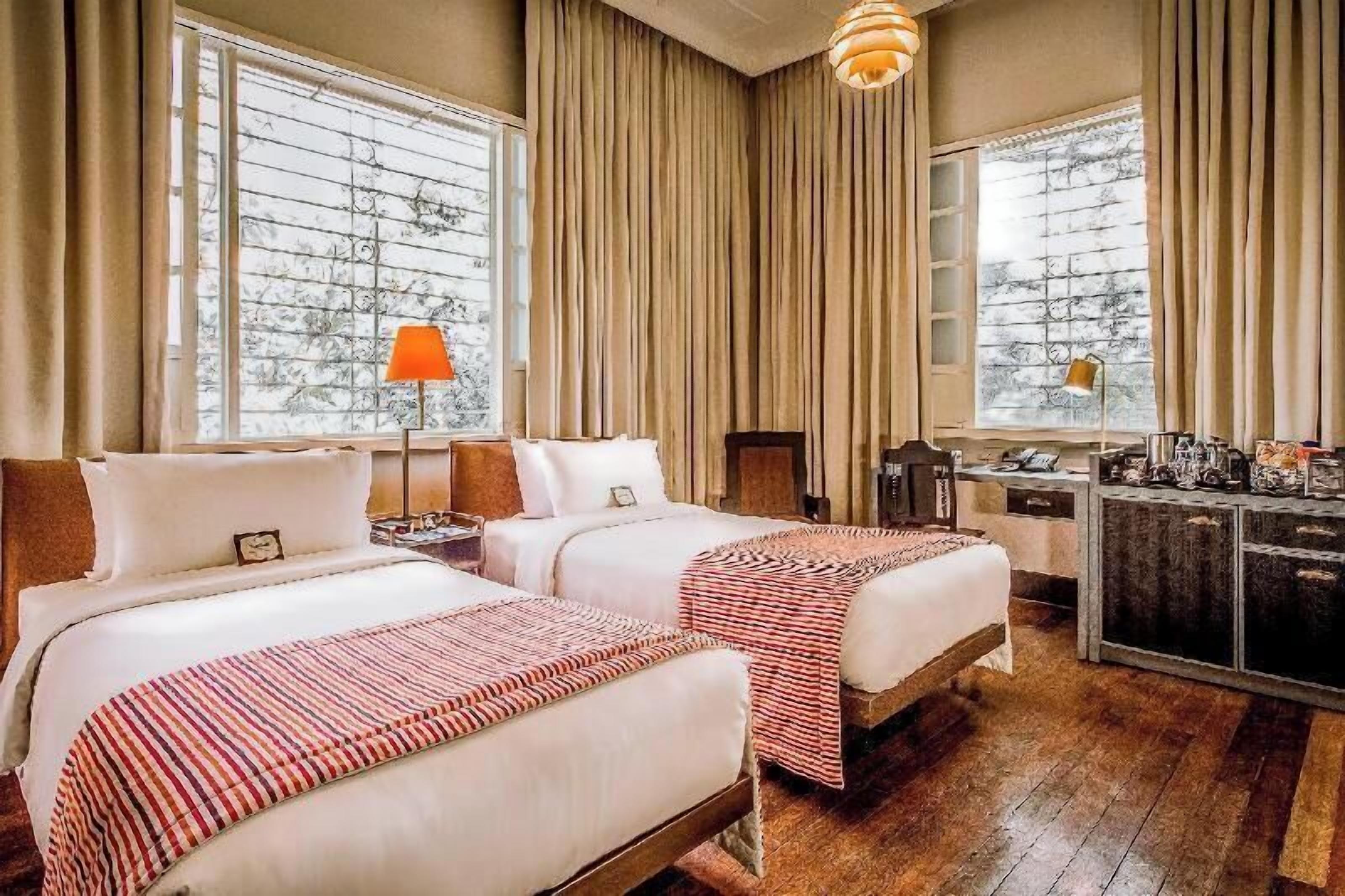 Minibar, Zimmersafe, Schreibtisch, laptopgeeigneter Arbeitsplatz