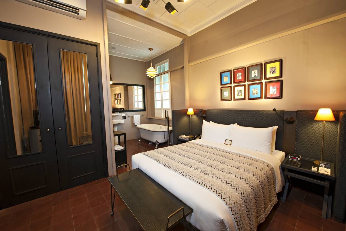 Suite | Minibar, in-room safe, desk, laptop workspace