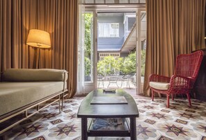 Phòng Suite | Khu phòng khách | TV LCD 32-inch có truyền hình cáp, TV 