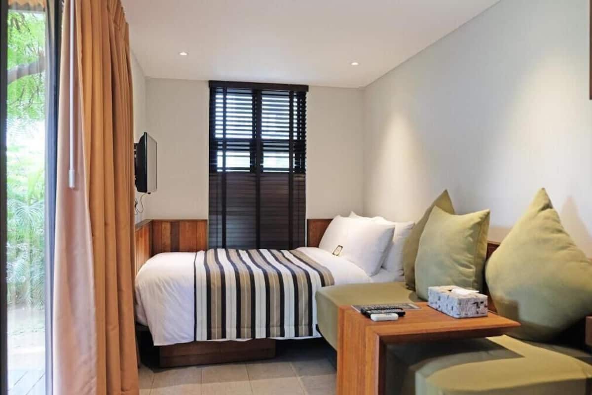 Minibar, Zimmersafe, Schreibtisch, laptopgeeigneter Arbeitsplatz