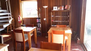 Tägliches inbegriffenes kontinentales Frühstück