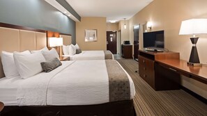 Desk, laptop workspace, iron/ironing board, cribs/infant beds - Best Western Plus Boardman Inn & Suites (Poland)