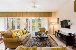 客房內保險箱、書桌、熨斗/熨衣板、免費搖籃/嬰兒床