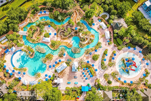 10 outdoor pools, pool umbrellas, sun loungers