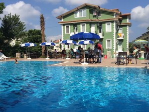 Kolam renang outdoor