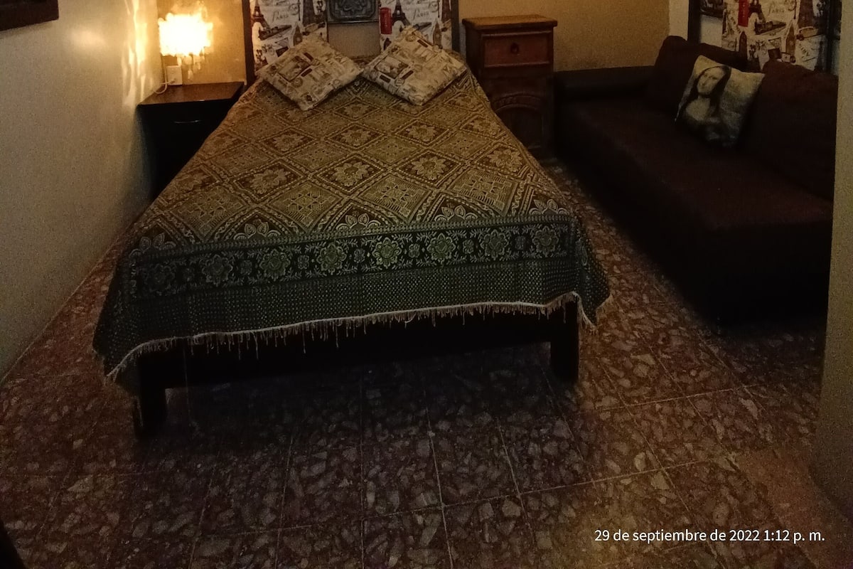 Habitación doble | Decoración personalizada, wifi gratis y ropa de cama