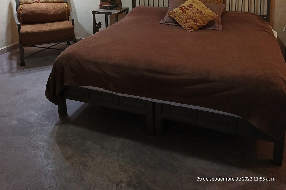 Suite estudio de luna de miel | Decoración personalizada, wifi gratis y ropa de cama