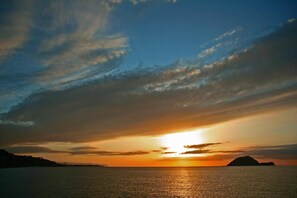 Privat strand, brettseiling, strandbar og seiling