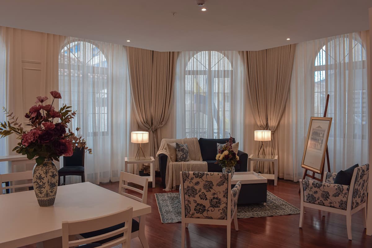 Deluxe Suite, 1 Bedroom, City View, Corner