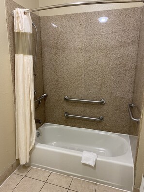 Hair dryer, towels - Lotus Inn (Houston)