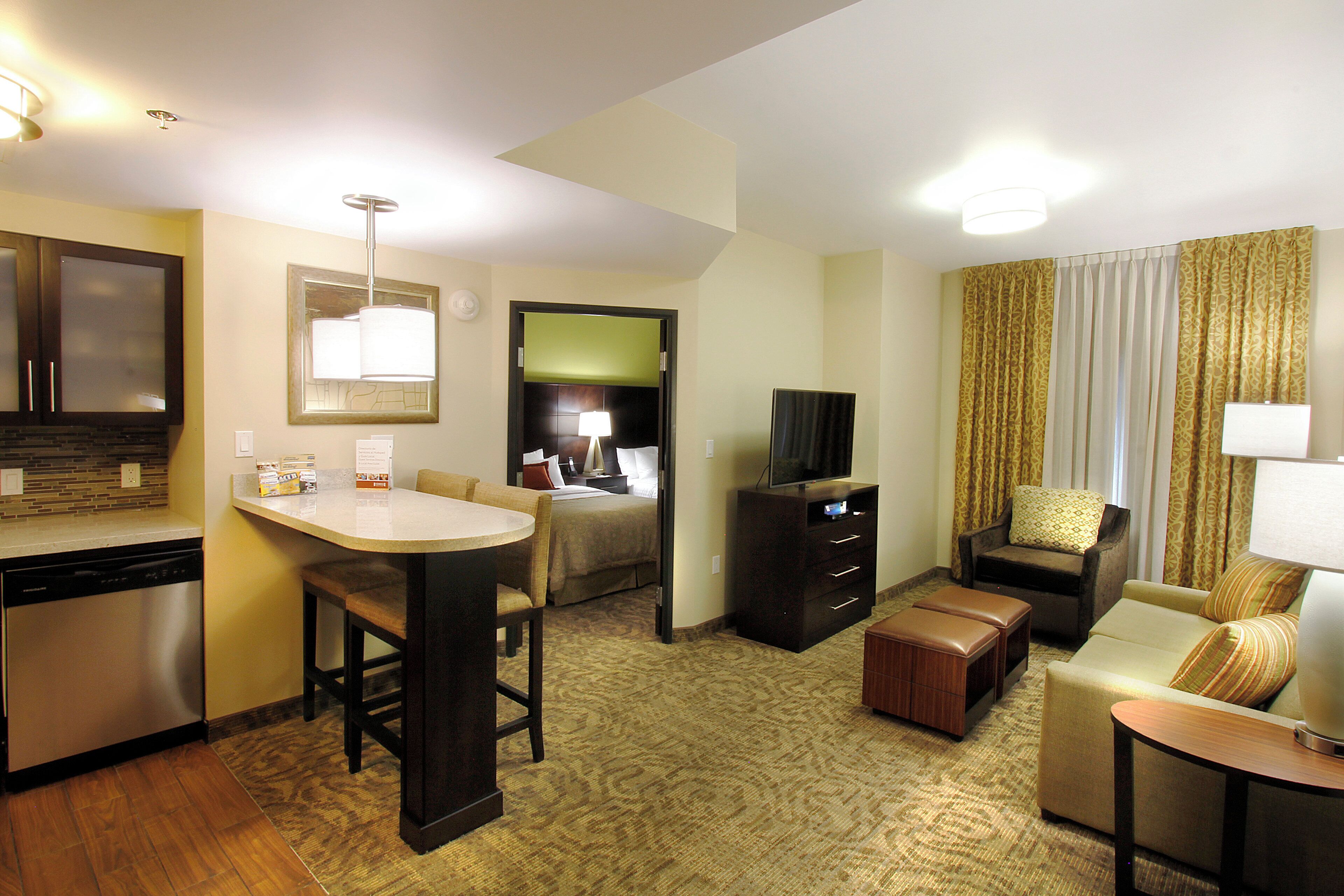 Suite, 2 Bedrooms, Kitchen