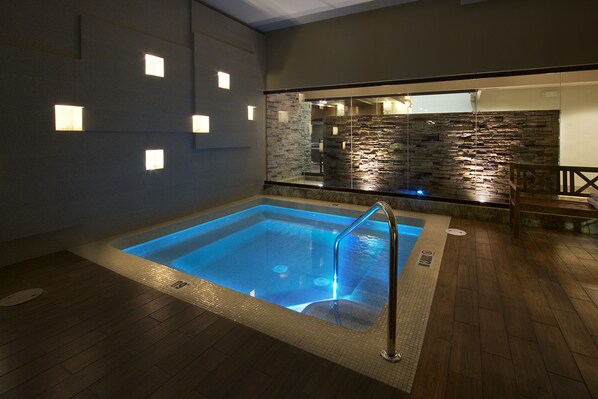 Piscine extérieure en saison