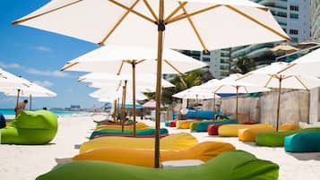 2 piscinas externas, guarda-sóis, espreguiçadeiras