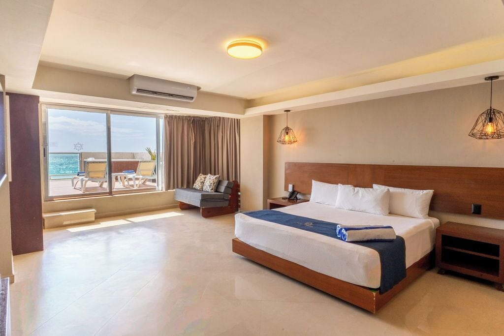 Junior Suite, Hot Tub | In-room safe, blackout drapes, iron/ironing board, free WiFi