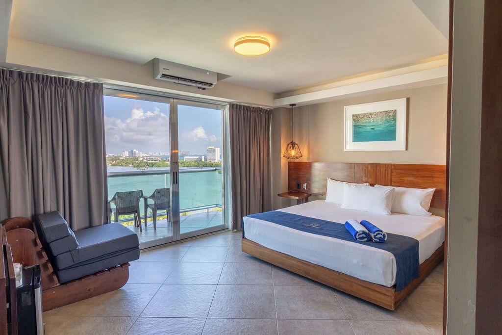 Standard Room, 1 king Bed Lagoon View | In-room safe, blackout drapes, iron/ironing board, free WiFi