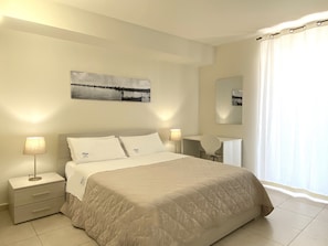 Quadruple Room, City View | In-room safe, soundproofing, free WiFi, bed sheets - Nina B&B (Giardini Naxos)
