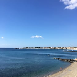 Plage, parasols