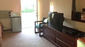 Living room - Colonial Village Motel (Doylestown)