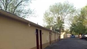 Property grounds - Colonial Village Motel (Doylestown)