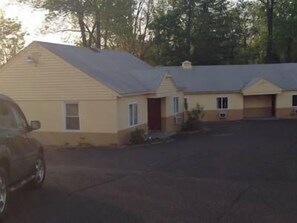 Front of property - Colonial Village Motel (Doylestown)