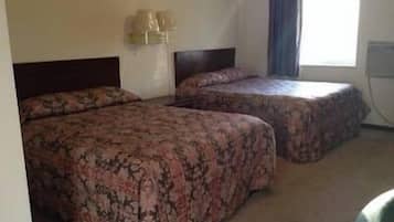 Decoración personalizada, escritorio y tabla de planchar con plancha