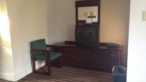 Living area - Colonial Village Motel (Doylestown)