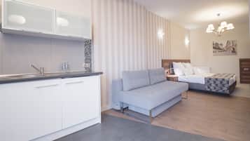 Studio Confort, 1 chambre | Coin séjour | Télévision LED de 42 pouces avec chaînes numériques, télévision