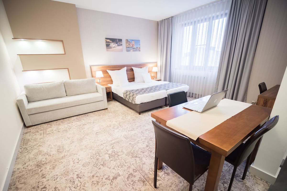 Apartamento luxo | Cozinha privada | Cafeteira/chaleira, geladeira, cooktop, chaleira elétrica