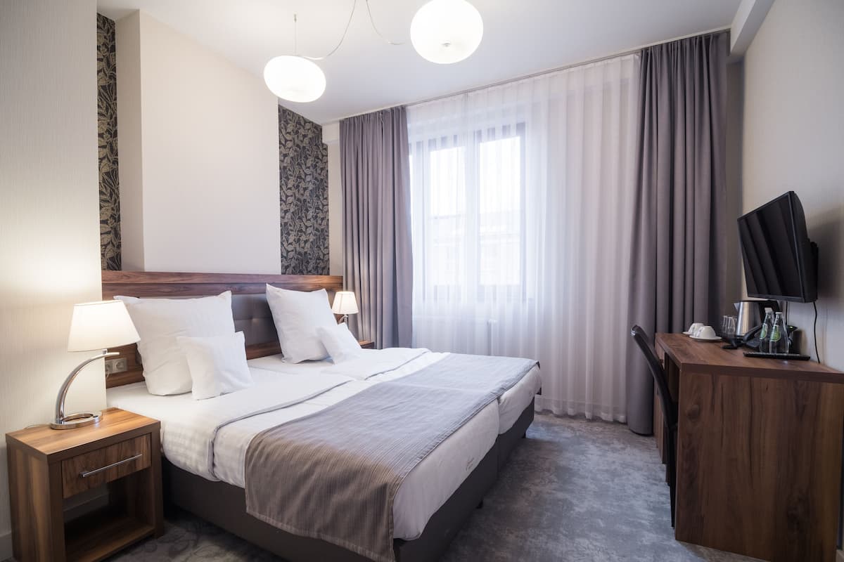 Standard Twin Room, 1 Bedroom | Desk, soundproofing, iron/ironing board, free WiFi