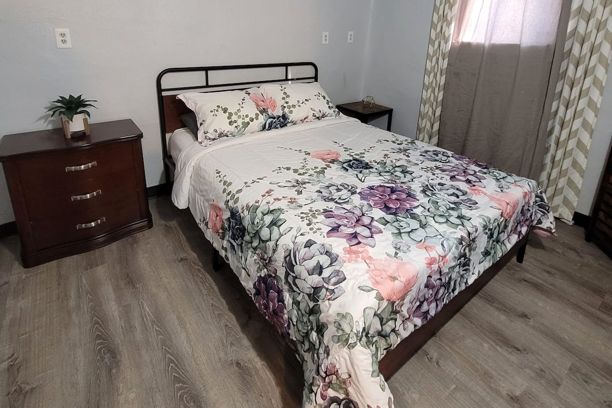 Economy huisje | 1 slaapkamer, geluiddichte muren, gratis kabelinternet, beddengoed