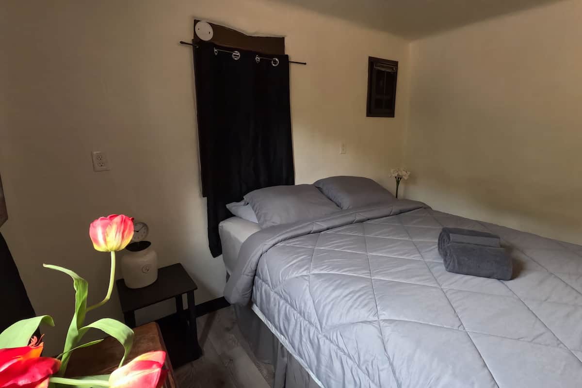 Standaard huisje, 1 queensize bed | 1 slaapkamer, geluiddichte muren, gratis kabelinternet, beddengoed