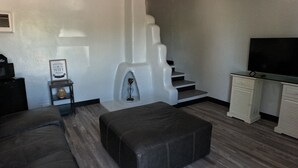 Standard Cabin, 1 Queen Bed | Living area - El Colorado Lodge (Manitou Springs)