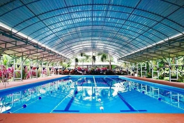 Piscine couverte, piscine extérieure