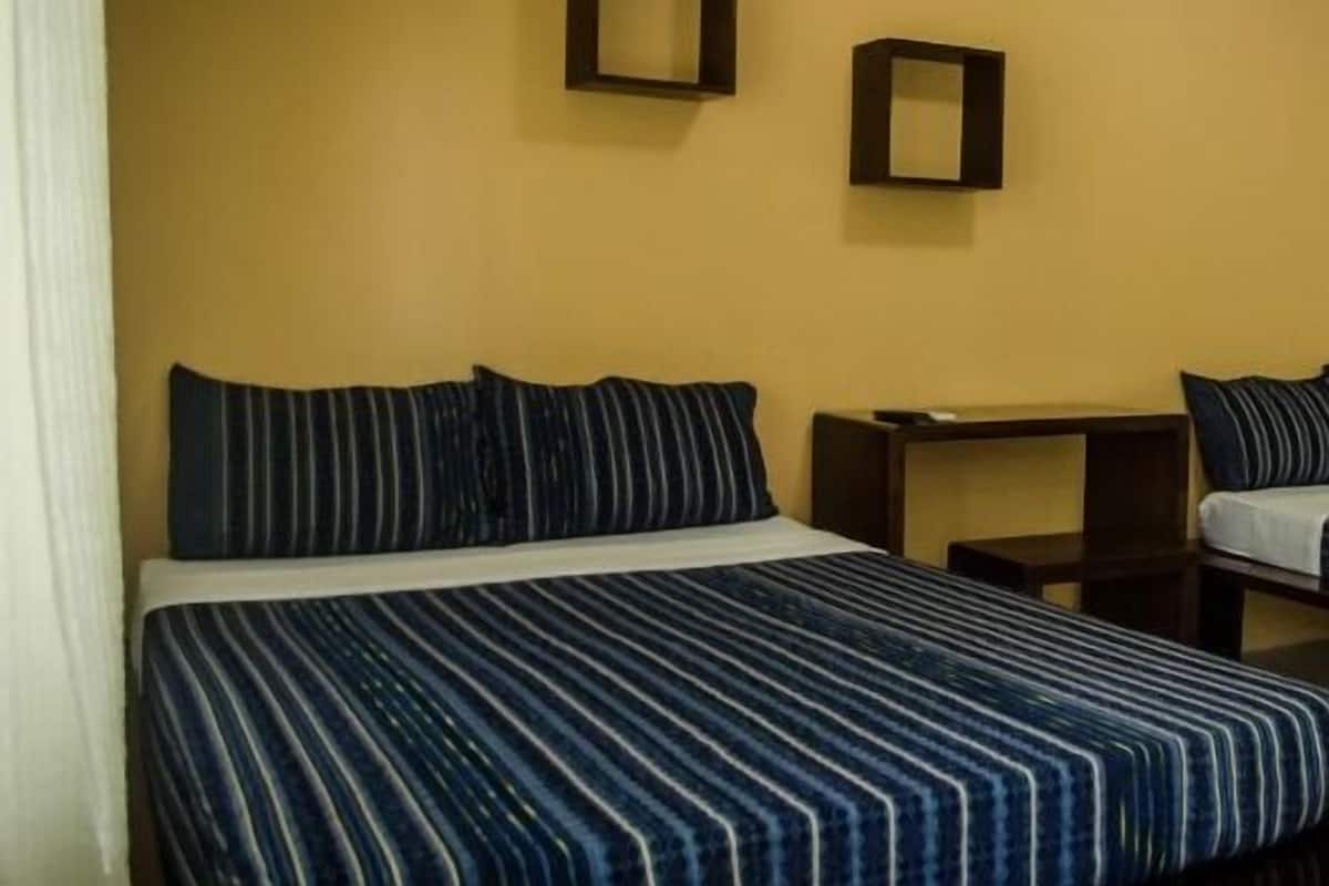 Basic Room, 1 Bedroom | Meja, Wi-fi percuma, cadar katil