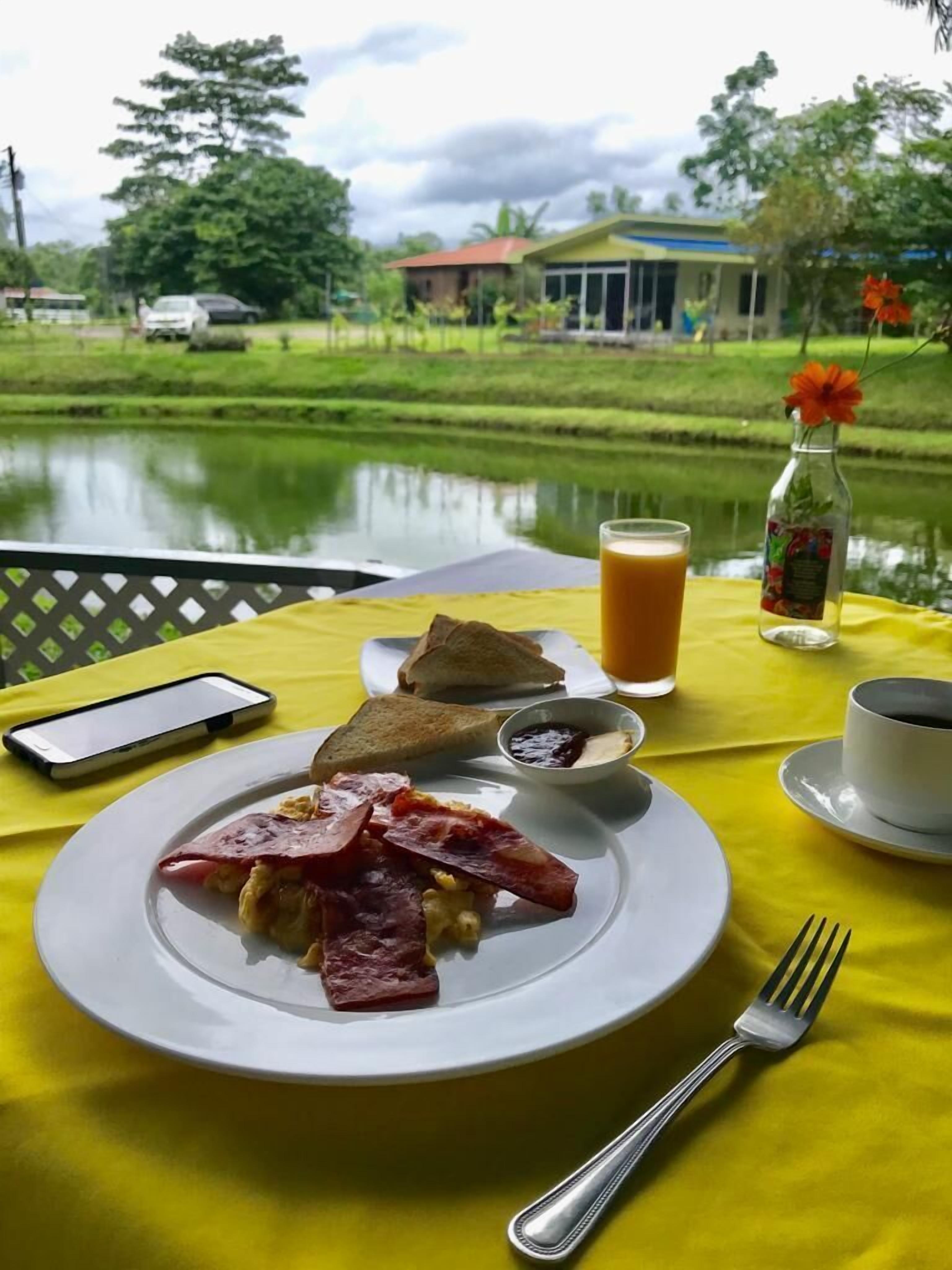 Tägliches inbegriffenes kontinentales Frühstück