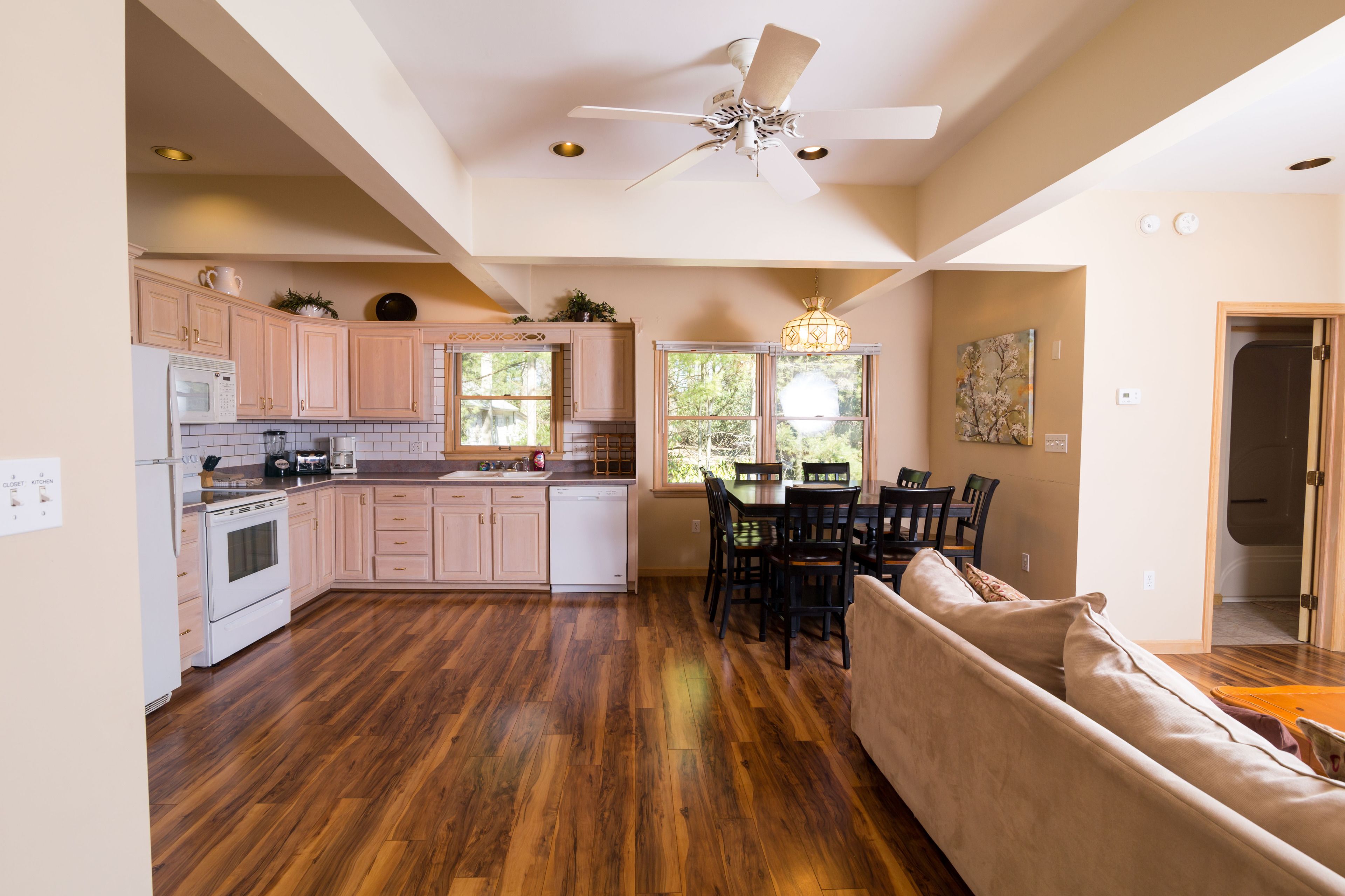 deluxe suite, 3 bedrooms, lake view, lakeside | private kitchen | fridge, coffee/tea maker