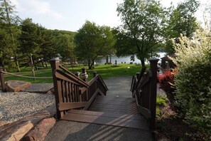 A wooden staircase leading to a park area with picnic tables and a lake view. - Lake Harmony Inn (Lake Harmony)