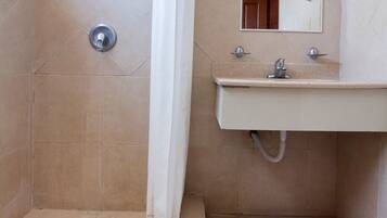 Superior Room | Bathroom | Towels, shampoo, toilet paper