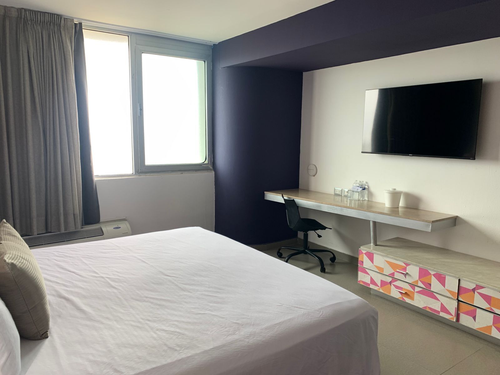 غرفة تنفيذية | خزنة داخل الغرفة ومكتب ومكواة/لوح كي وواي فاي مجانًا