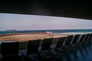 En la playa y toallas de playa