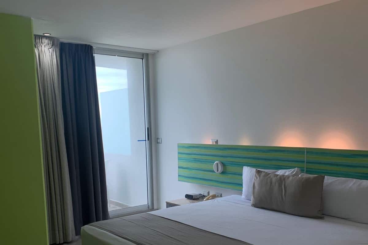 Chambre supérieure | Coffre-fort pour ordinateur portable, bureau, fer et planche à repasser