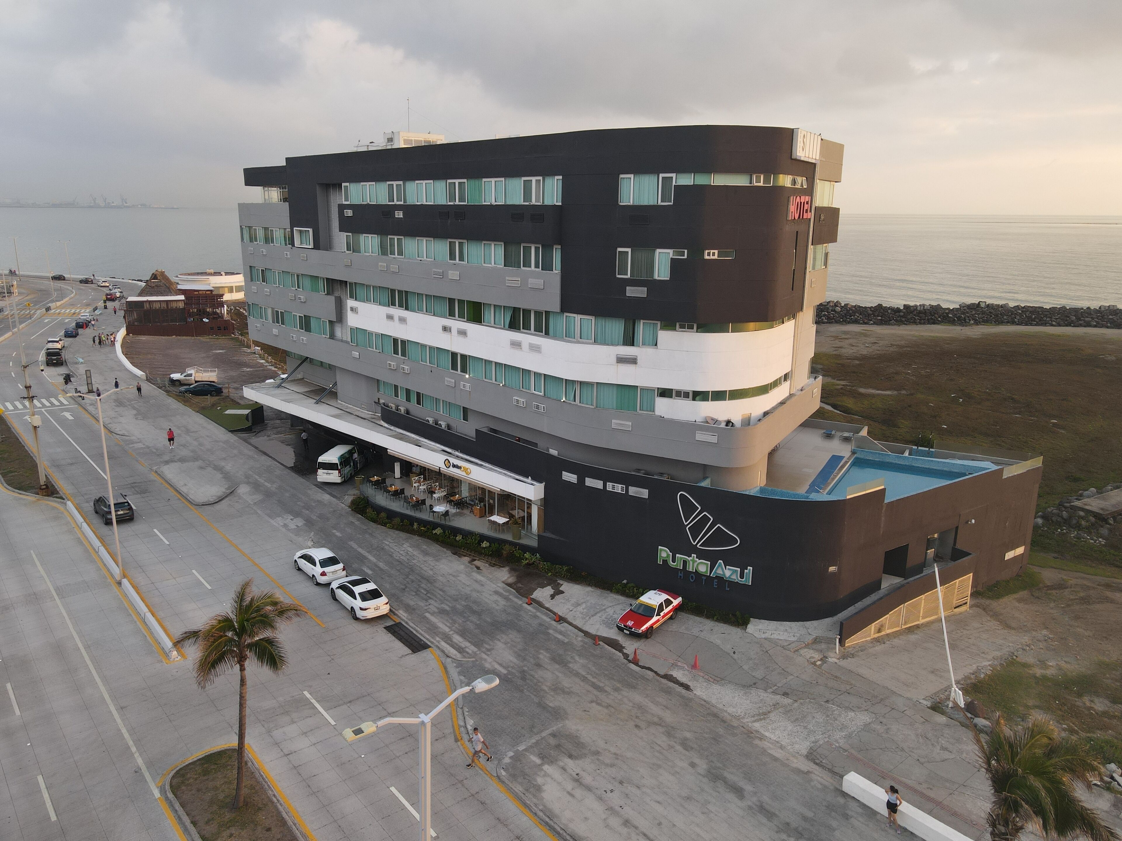 Vista frontal de la propiedad