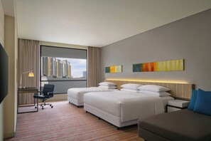 Minibar, in-room safe, desk, laptop workspace - Four Points By Sheraton Puchong (Puchong)
