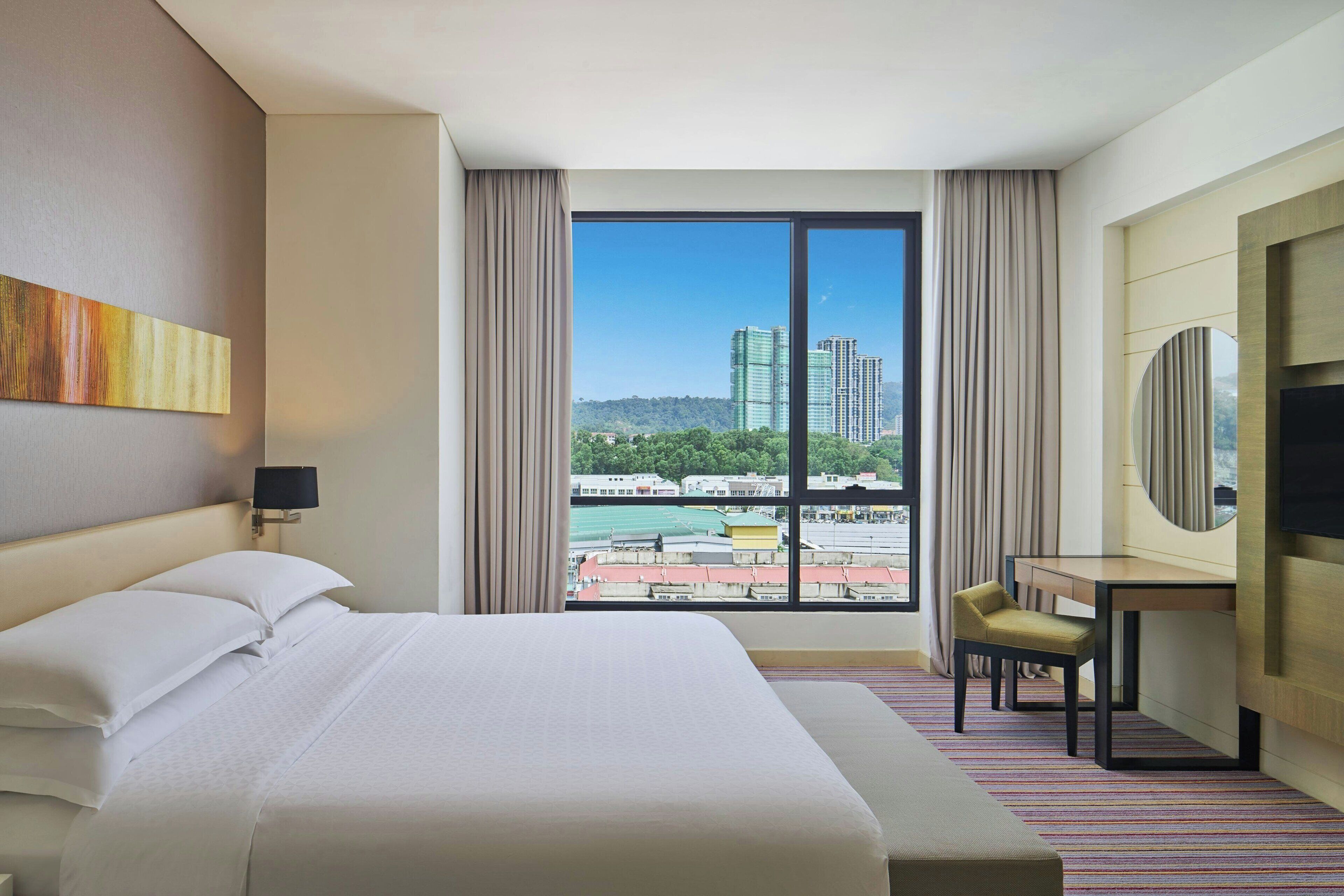 suite, 1 king bed | 1 bedroom, minibar, in-room safe, desk