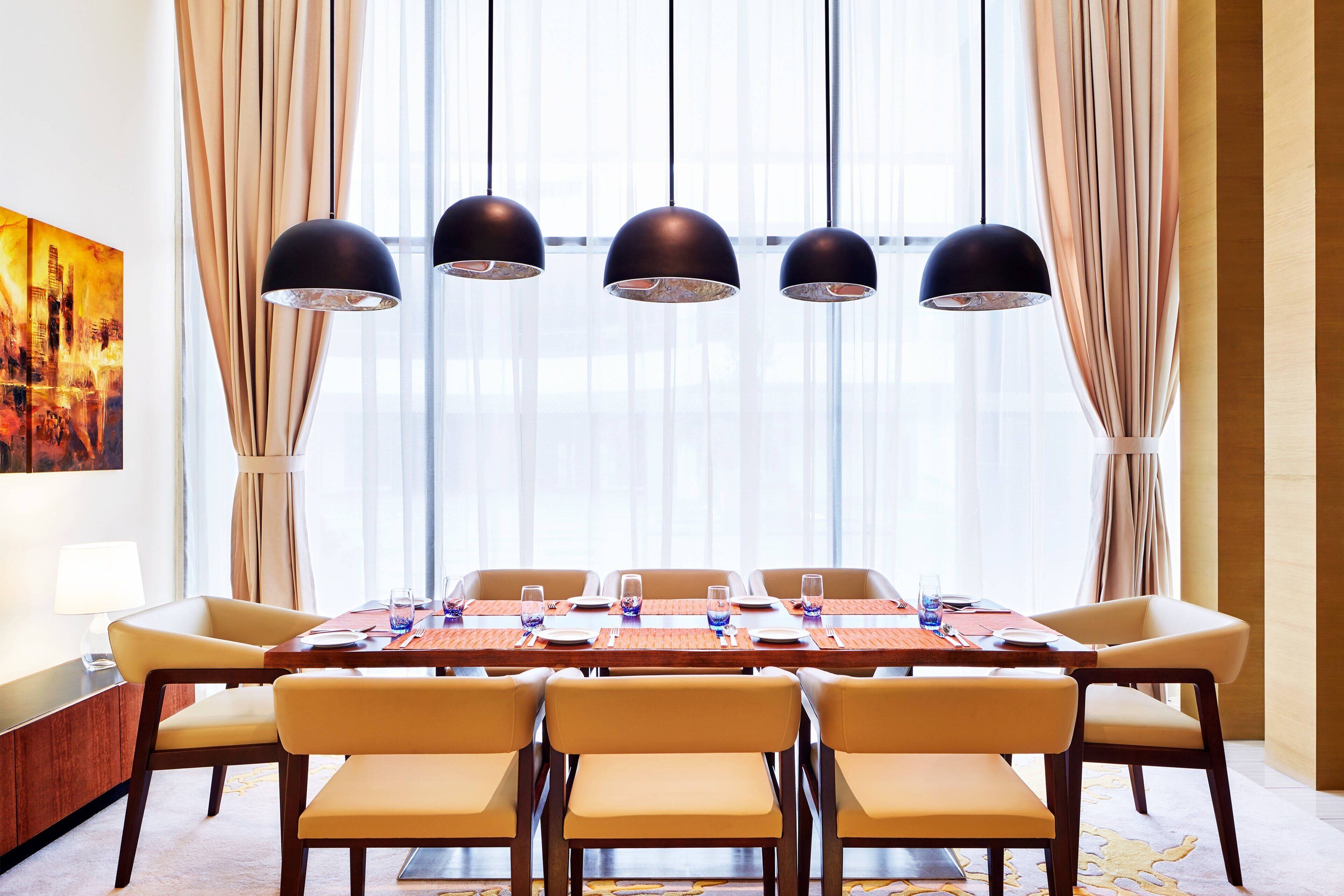 breakfast, lunch, dinner served; international cuisine