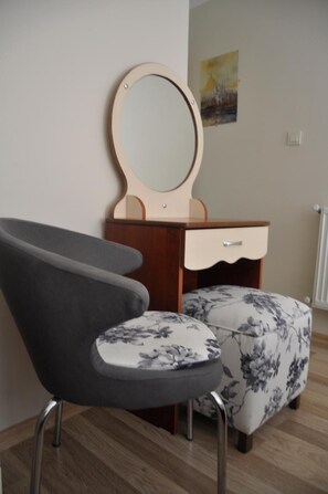 Minibar, in-room safe, desk, rollaway beds - Net House Hotel (Istanbul)