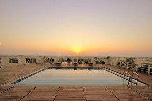Outdoor pool - Hotel Marigold Jaipur (Jaipur)