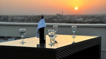 International cuisine, al fresco dining