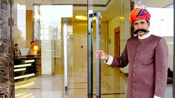 Pintu masuk hartanah