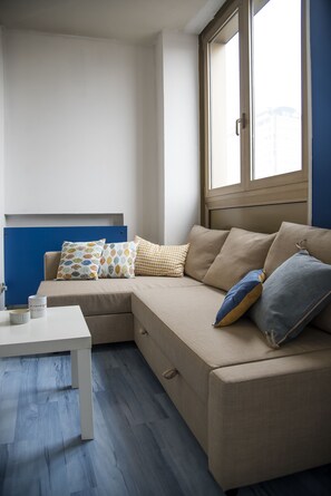 Apartment, 1 Bedroom, City View, Annex Building (Largo Europa 3) | Living room | Flat-screen TV - B&B Scrovegni (Padova)